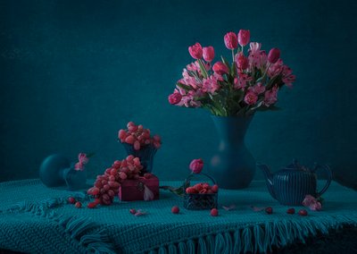Stemningsfuldt blomsterstilleben af Lydia Jacobs