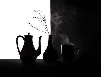 Stilleben med sort, hvid og kaffe af Margareth Perfoncio
