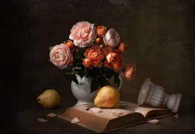 Elegante roser og pærer af Margareth Perfoncio
