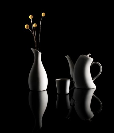 Elegant refleksion i et stilleben af Margareth Perfoncio