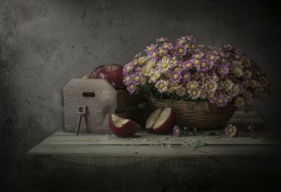 Stemningsfulde blomster og æbler af Margareth Perfoncio