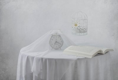 Serene Clock Bogfuglebur af Margareth Perfoncio