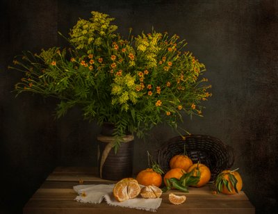 Mandariner og efterårsblomster af Margareth Perfoncio