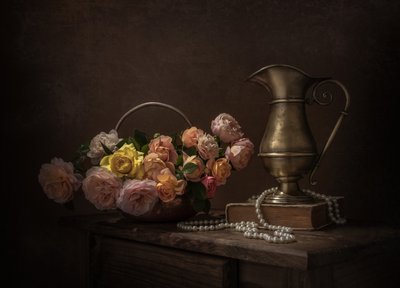 Stilleben med gamle roser af Margareth Perfoncio