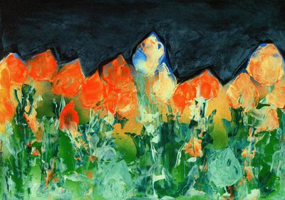 Sort regnfuld himmel over et bjerglandskab med blomster af Martina Konitzky