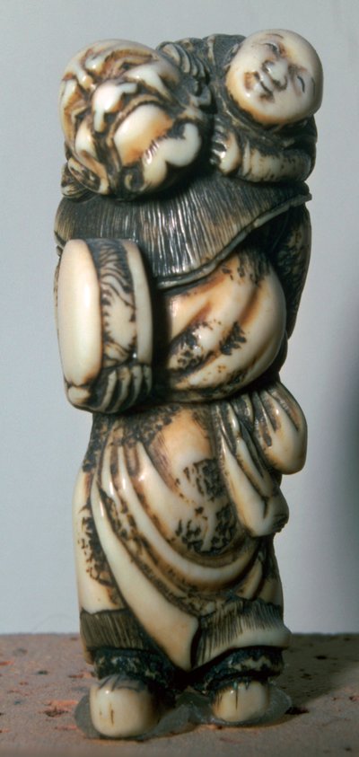 Japansk Netsuke af en kinesisk danser og barn, 1700-tallet. af Masahira
