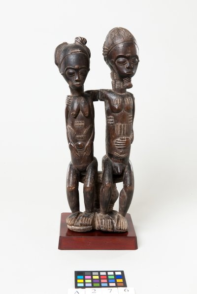 Siddende par, ca. 1885-99 (træ) af Master of the Barnes Couple