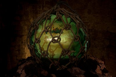 Asylum, 2001 (Glas, reb, vand, sten, dvd og videoprojektion) af Mat Collishaw