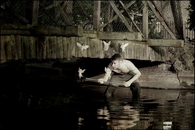 At fange feer 4 af Mat Collishaw