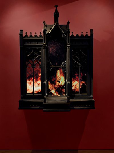 Performance, 2010 (Træ, stål, overvågningsspejl, LCD-skærme og harddisk) af Mat Collishaw