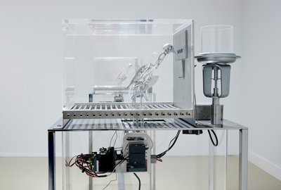 The Machine Zone, 2019 (Stål, aluminium, servomotorer) af Mat Collishaw