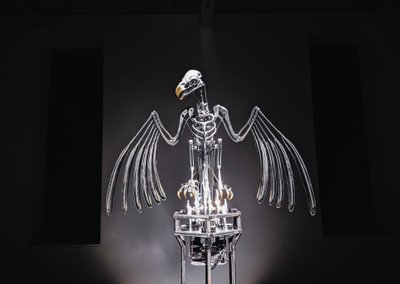 The Nerve Rack, 2019 (Acetal, Akryl, Aluminium, Messing, Elektriske kredsløb, Maling, PVC, Harpiks, Servomotorer, Stål) af Mat Collishaw