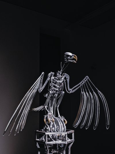 The Nerve Rack, 2019 (Acetal, Akryl, Aluminium, Messing, Elektriske kredsløb, Maling, PVC, Harpiks, Servomotorer, Stål) af Mat Collishaw