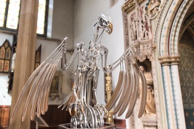 The Nerve Rack, 2019 (Acetal, Akryl, Aluminium, Messing, Elektriske kredsløb, Maling, PVC, Harpiks, Servomotorer, Stål) af Mat Collishaw