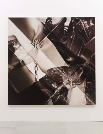 Urban Legends, 2012 (olie på lærred) af Mat Collishaw