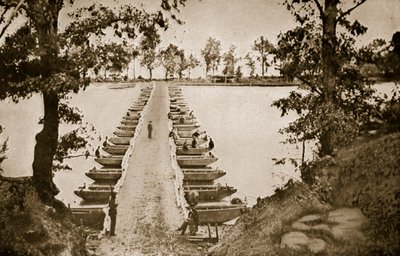 Pontoon Bridge ved Deep Bottom på James, 1861-65 af Mathew B. Brady
