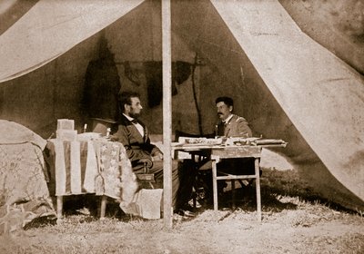 Det sidste interview mellem præsident Lincoln og general McClellan i Antietam, 1862 af Mathew B. Brady