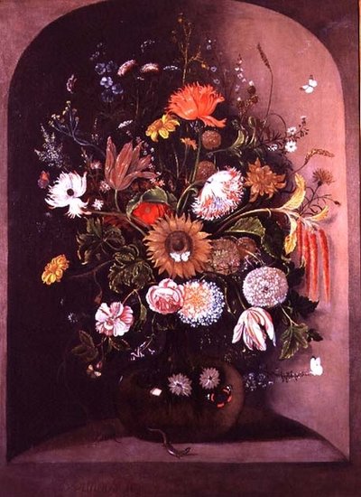 Blandede blomster i en glasskål i en niche med en firben og en mus af Matthias Withoos