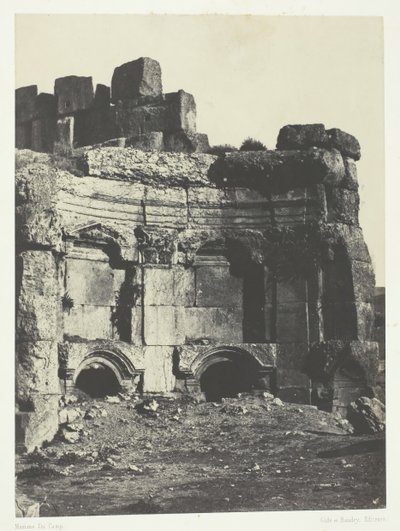 Baalbeck Heliopolis, Hemicycle of the Inclosure of the Temples of the Sun and Jupiter, Syrien, 184951. af Maxime Du Camp