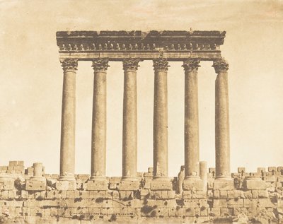 Søjlegang af Solens Tempel, ved Baâlbek Heliopolis, 15. september 1850. af Maxime Du Camp