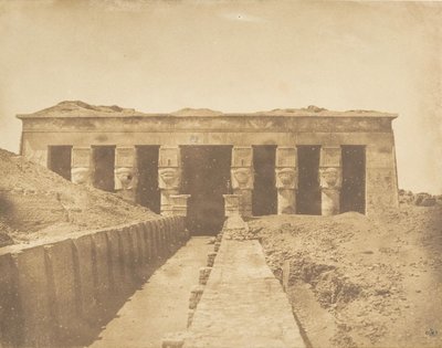 Facade af Athor-templet ved Dendera Tentyris, 1849-50. af Maxime Du Camp