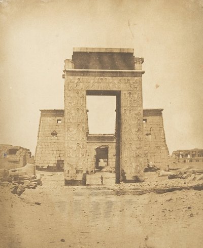 Propylon fra Temple of Khons, i Karnac, Theben, 1849-50. af Maxime Du Camp