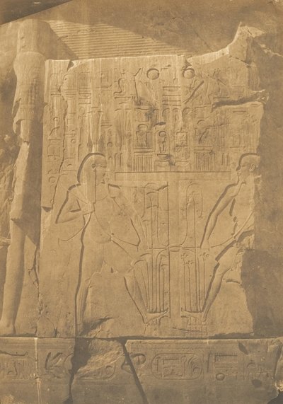 Sæde for den monolitiske kolos af Amenhotep III, ved Theben. Detaljer om udskæringerne, 1849-50. af Maxime Du Camp