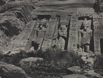 Den sydlige del af Hathors klippeudskårne tempel, Abu Simbel, 1850. af Maxime Du Camp
