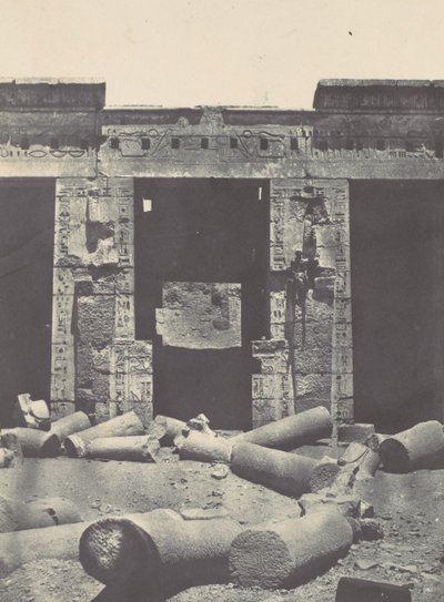 Theben. Medinet-Habou. Den østlige del af Peristyle af Ramses-Méiamoun-paladset, 1850. af Maxime Du Camp