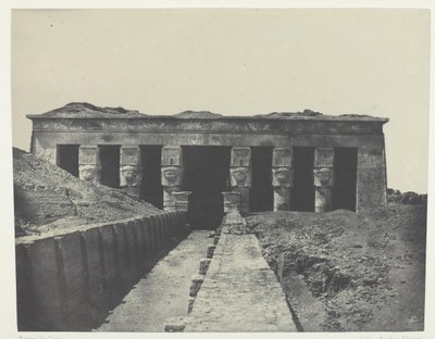 Generelt syn, Dendera Teutyres store tempel, Øvre Egypten, 184951, trykt 1852. af Maxime Du Camp