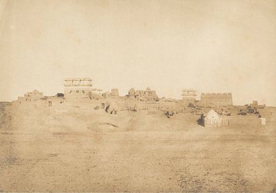 Udsigt over en del af landsbyen Luxor, Theben, 1849-50. af Maxime Du Camp