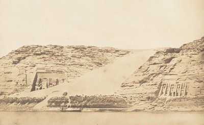 Generelt billede af Speos af Phré og Athor, ved Abousemblil, taget fra øen, 29. marts 1850. af Maxime Du Camp