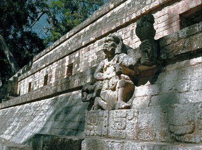 Udsigt over væggen på Akropolis med skulpturer af herskere fra Copan, klassisk periode 7.-8. århundrede af Mayan