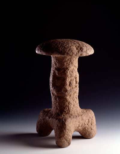 Præcolumbiansk kunst, Maya-civilisation, klassisk periode: stenskulptur i form af en stativsvamp. fra Chimaltenango, Guatemala. Svag. 31,3 x bredde 18 cm Guatemala, Nationalmuseet for arkæologi og etnologi af Mayan Mayan