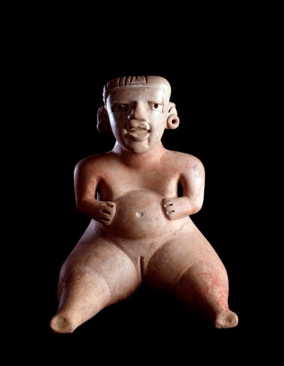 Præcolombiansk kunst, Maya-civilisation, præklassisk periode: lerstatuette, der forestiller en siddende kvinde, maven svulmer op og benene adskilt (parturiente?). fra Kaminaljuyu, Guatemala. Svag. 19 x 25 cm Guatemala, Museo Nazionale di Archeologia e Etno af Mayan Mayan