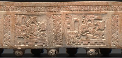 Trebenet cylinder, udskåret: Tronende herre med glyfisk tekst, 650-900 e.Kr. (keramik) af Mayan Mayan