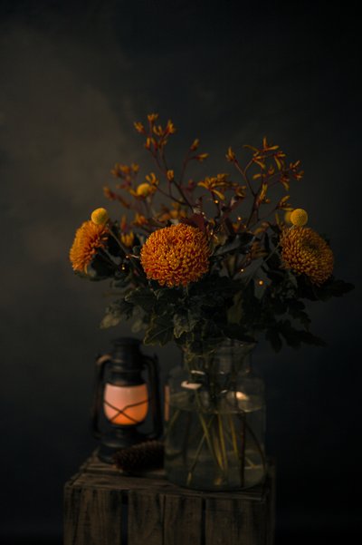 Efterårsblomsternes glød af Mayra Pama