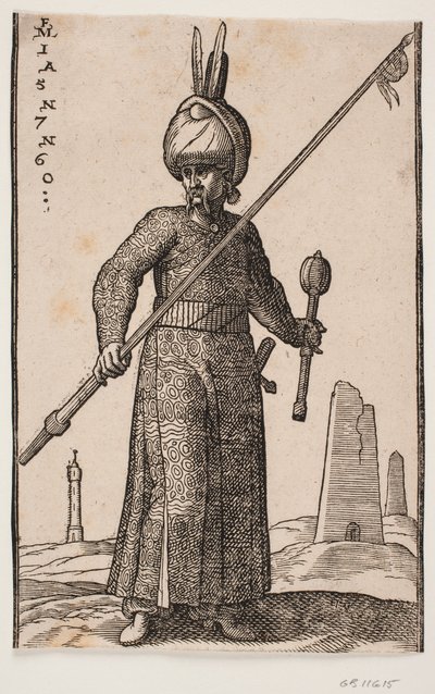 Stående soldat, set forfra; i højre hånd en lanse med en vimpel på spidsen; i venstre hånd en kølle; på hovedet en turban med to fjer; i landskabet et "fyrtårn" og et par obelisklignende bygninger af Melchior Lorck