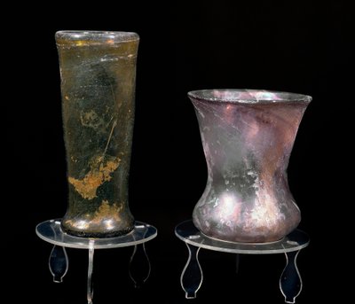 Barbarisk civilisation: glasbægre fra merovingertiden. 6.-7. århundrede. Strasbourg, det arkæologiske museum i Palais Rohan af Merovingian