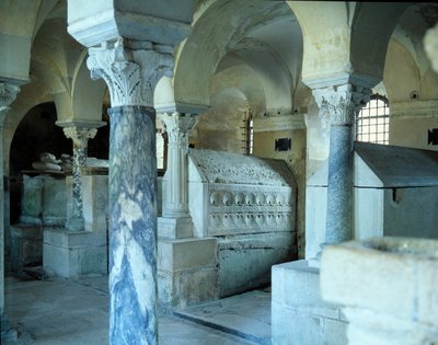 Merovingerkunst: udsigt over krypten i Klosteret Jouarre. 7. århundrede e.Kr. Not og mergel af Merovingian