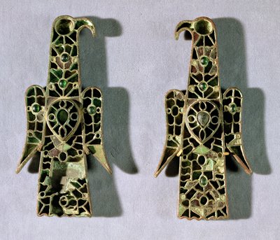 Par ørneformede brocher (metal og emalje) af Merovingian