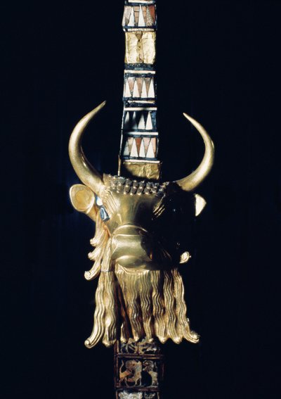 Hoved af en tyr, dekoration fra en harpe, 2800-2300 f.Kr. (forgyldt træ) (se 198659) af Mesopotamian