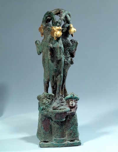 Mesopotamien: kopstøtte i sølv, bronze og guld i form af tre kabre ibex. 1700-tallet f.Kr. 1. dynasti i Babylon. Fra Larsa. Paris, Louvre-museet af Mesopotamian