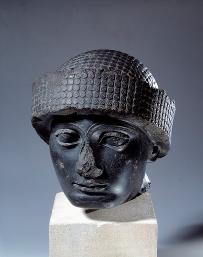 Mesopotamien: hoved i diorit uden inskription af Gudea, guvernør i byen Lagash. Omkring 2120 f.Kr. Neo-sumerisk periode (ca. 2150-2000 f.Kr.). Paris, Louvre-museet af Mesopotamian Mesopotamian