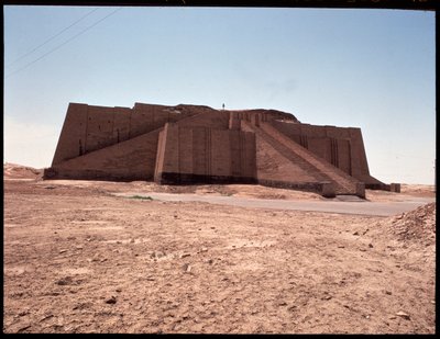 Udsigt over den rekonstruerede ziggurat, 2050 f.Kr af Mesopotamian Mesopotamian