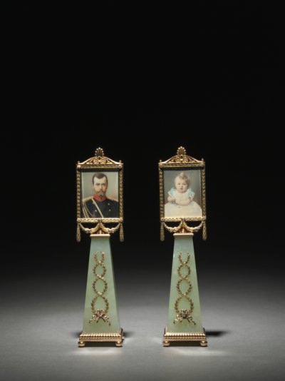 Indrammede miniaturer: Portræt af zar Nicholas II og portræt af storhertuginde Olga, firmaet Peter Carl Fabergé af Michael Evlampievich Perkhin