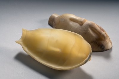 Todelt kar i form af en and (alabaster) (se også 249012-14) af Middle Kingdom Egyptian