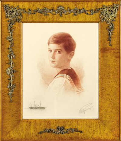 Portræt af tronfølgeren Tsarevich Alexei Nikolaevich af Rusland med en remarkeret skildring af den kejserlige yacht, 1913 af Mikhail Viktorovich Rundaltsov