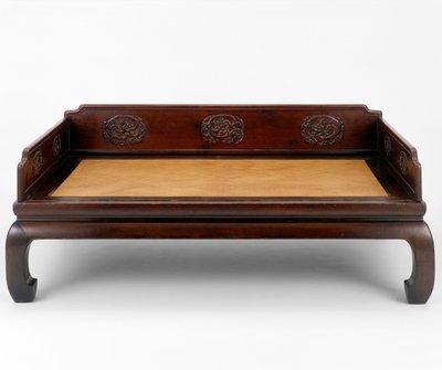 Sovesofa (træ) af Ming Dynasty Chinese School
