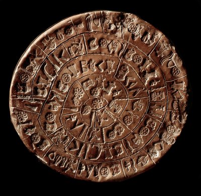 Skiven af Phaistos (Phaistos Disk, Phaestos Disc) (minoisk kunst - 1700 - 1600 f.Kr.) dækket med hieroglyffer. af Minoan